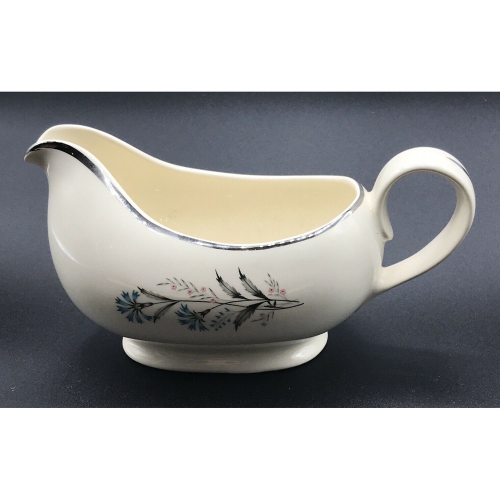 TAYLOR SMITH & TAYLOR VERSATILE‎ Blue Bachelor Button Gravy Boat EUC